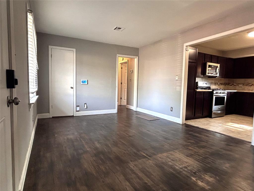 4021 N Sterling Avenue Property Photo 2