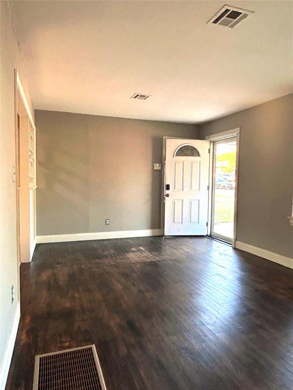 4021 N Sterling Avenue Property Photo 3