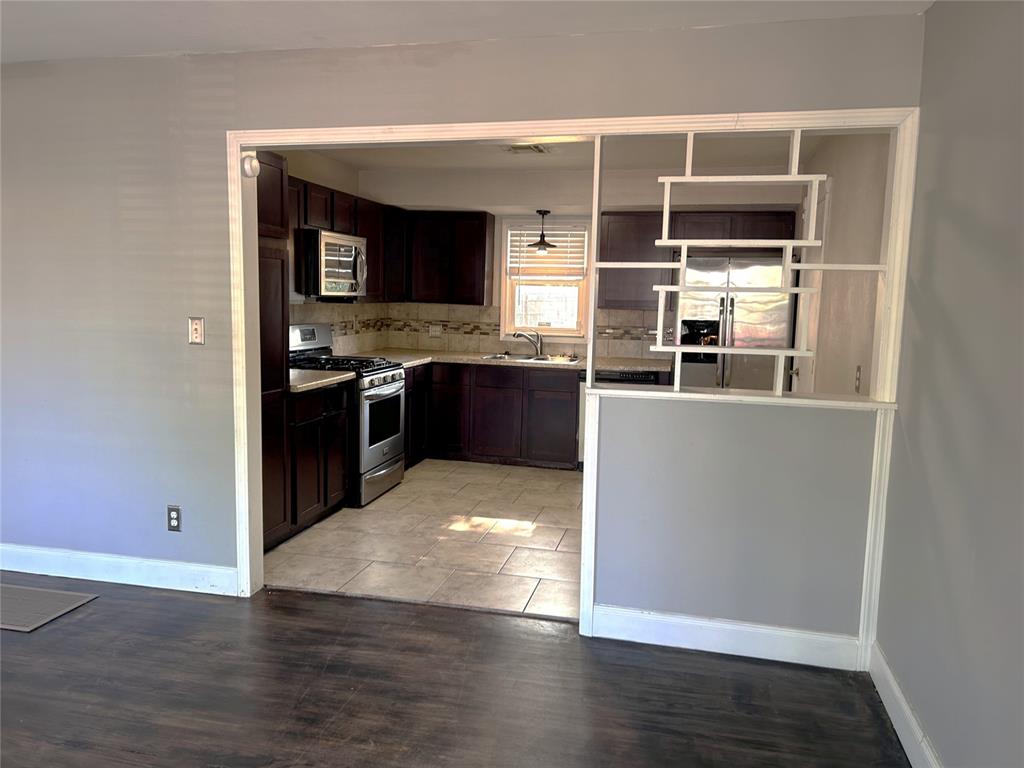4021 N Sterling Avenue Property Photo 6