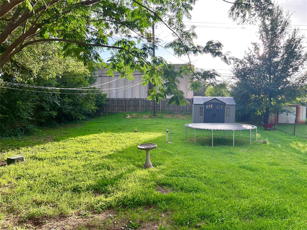4021 N Sterling Avenue Property Photo 15