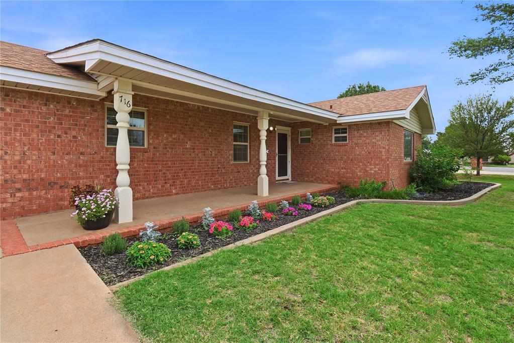 716 N Stadium Drive Property Photo 4