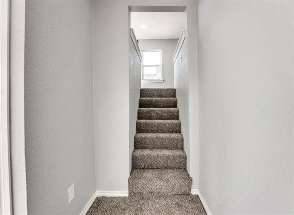 228 W Fairchild Property Photo 4