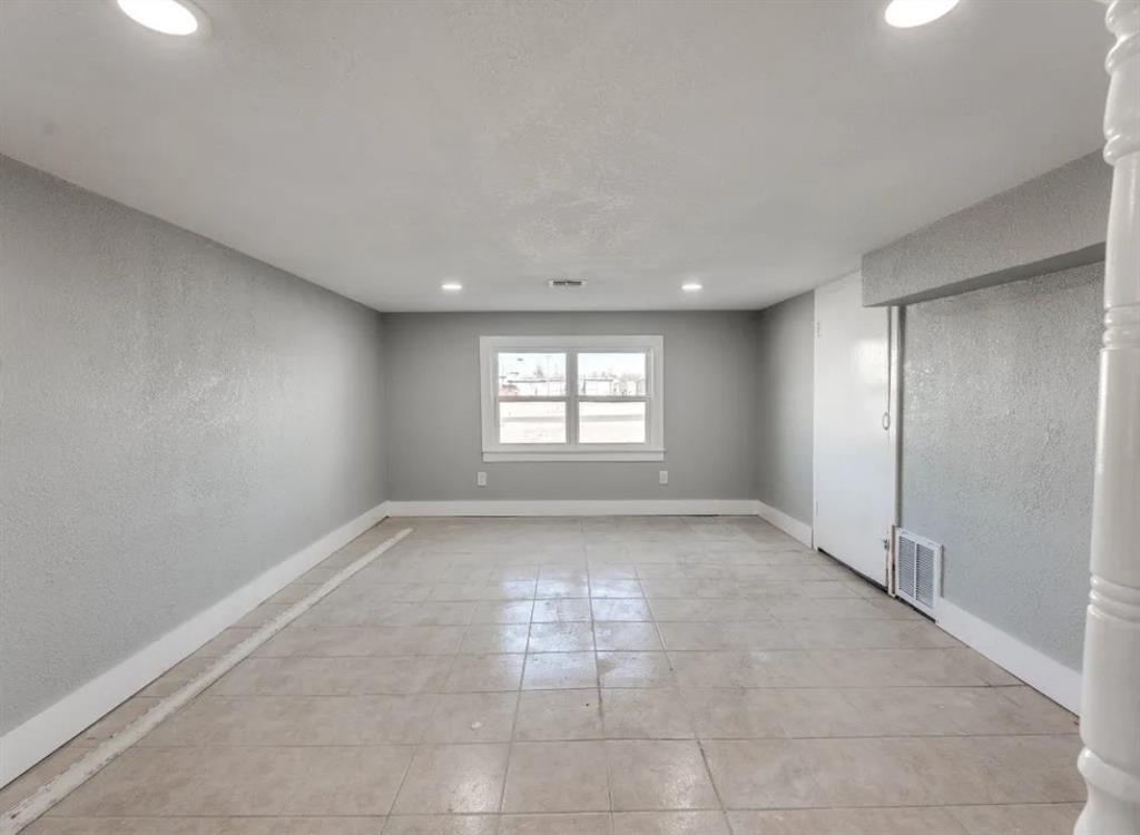228 W Fairchild Property Photo 8