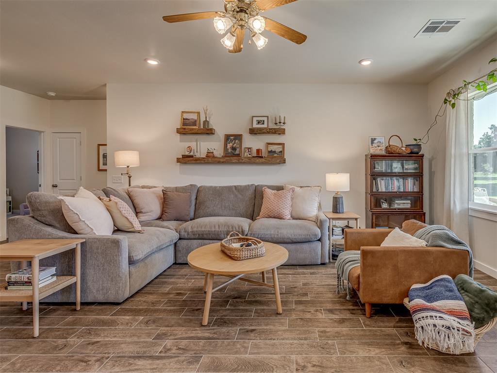11601 Sweeping Lane Property Photo 8