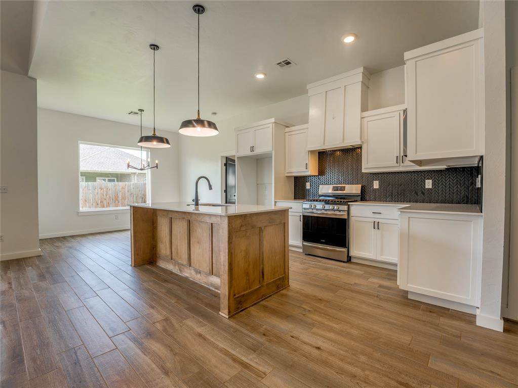 7405 Nw 158th Street Property Photo 4
