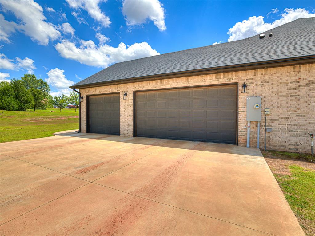 20181 Wolf Creek Drive Property Photo 3