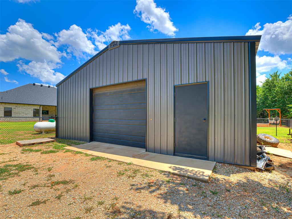 20181 Wolf Creek Drive Property Photo 6