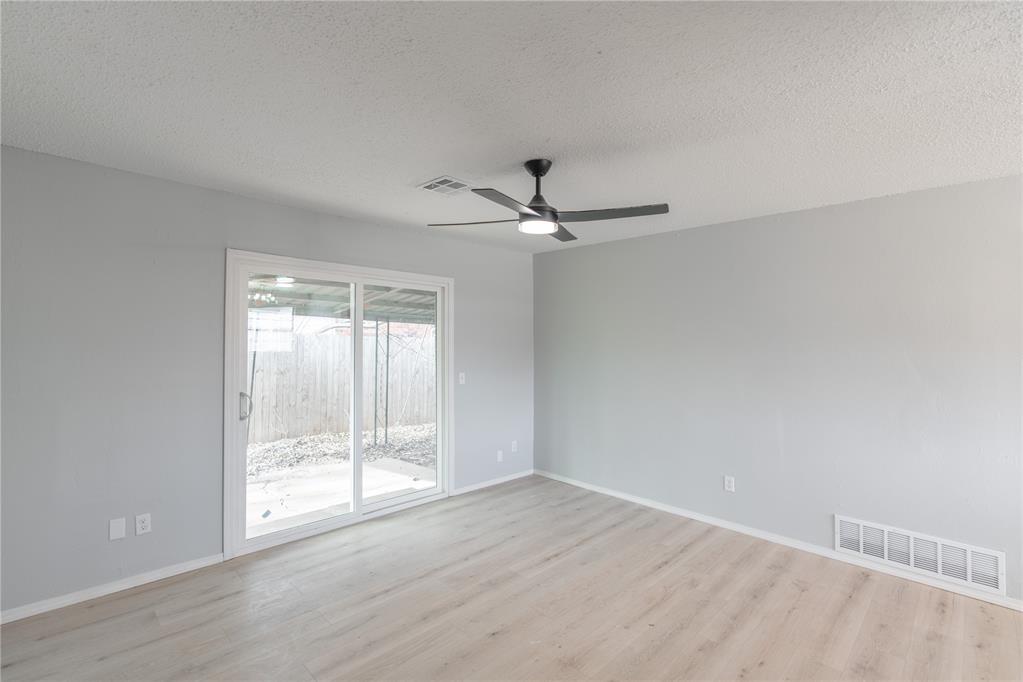 901 Shalimar Drive Property Photo 3