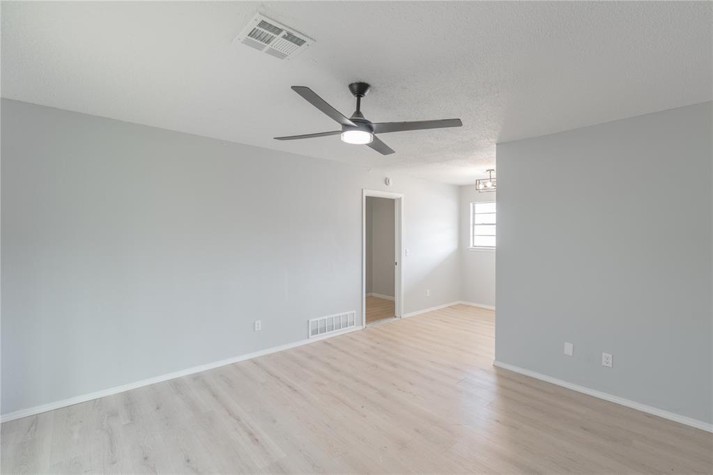 901 Shalimar Drive Property Photo 4