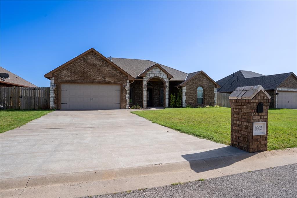 1605 Ne White Rock Drive Property Photo 2