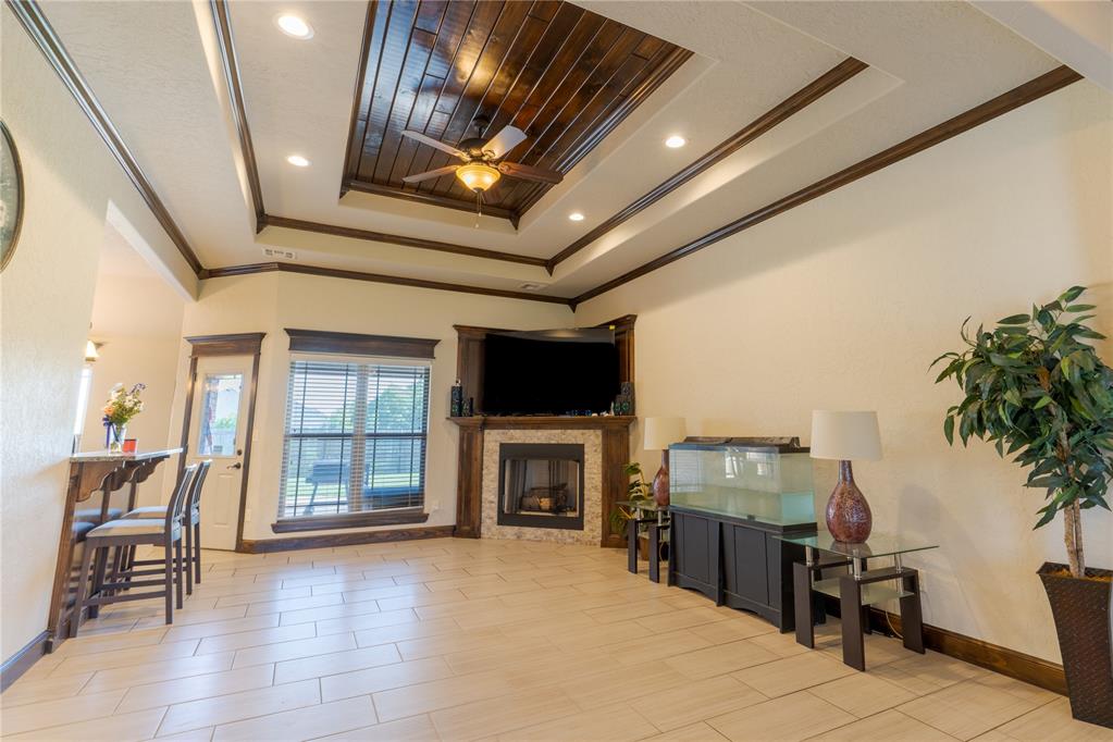 1605 Ne White Rock Drive Property Photo 4
