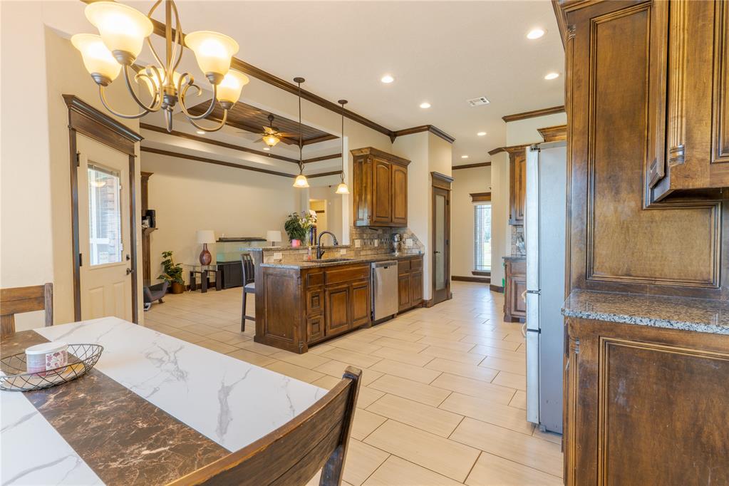 1605 Ne White Rock Drive Property Photo 12