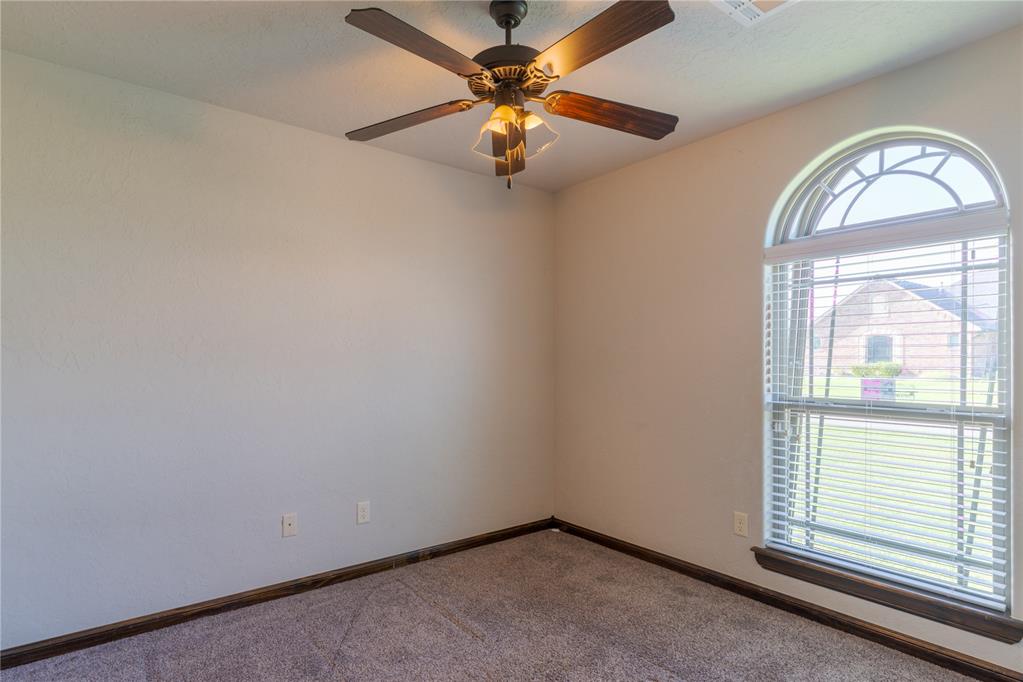 1605 Ne White Rock Drive Property Photo 13