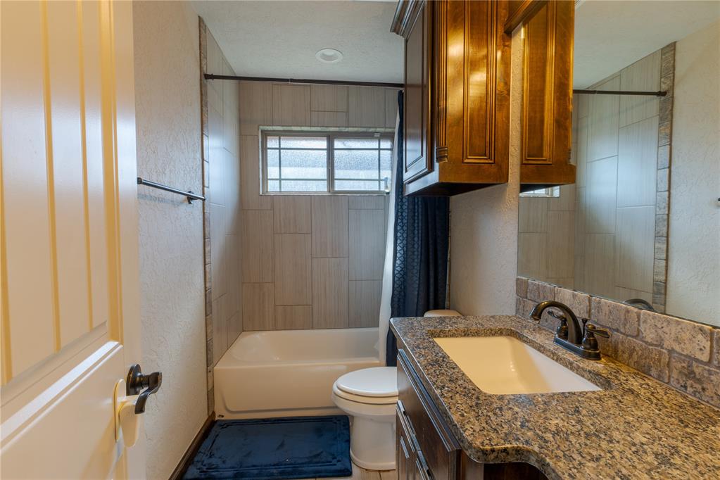 1605 Ne White Rock Drive Property Photo 14