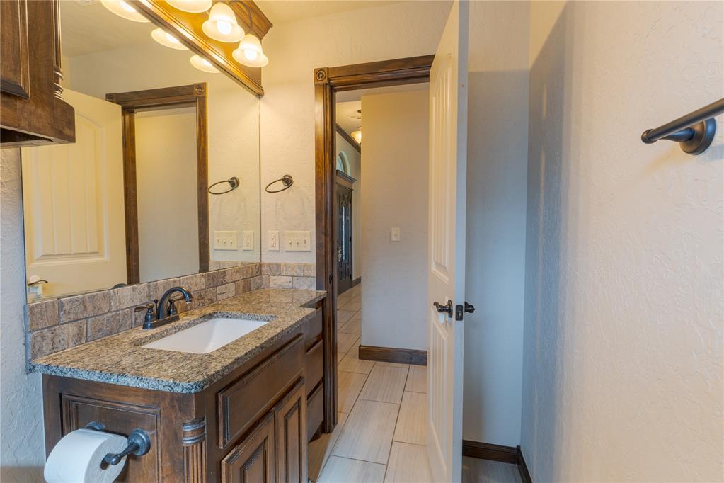 1605 Ne White Rock Drive Property Photo 15
