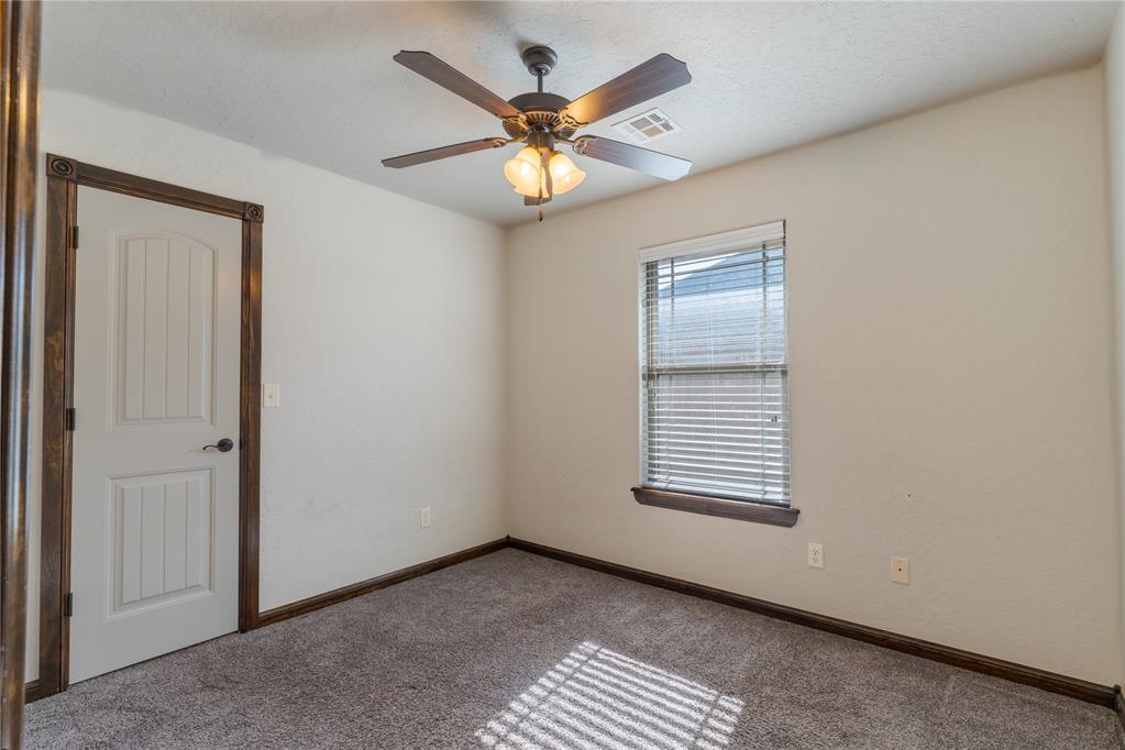 1605 Ne White Rock Drive Property Photo 16