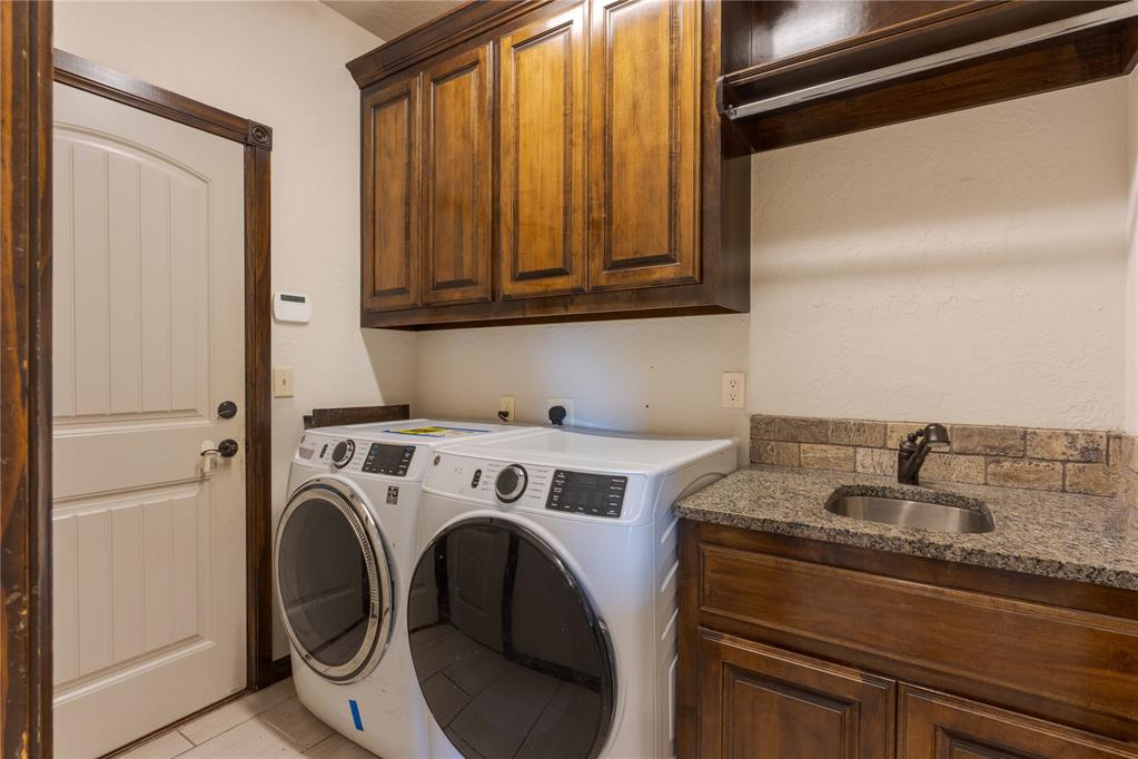 1605 Ne White Rock Drive Property Photo 18