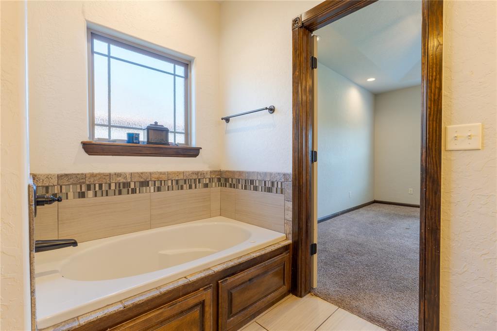 1605 Ne White Rock Drive Property Photo 22