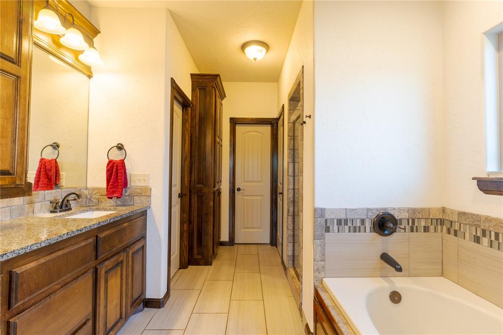 1605 Ne White Rock Drive Property Photo 23