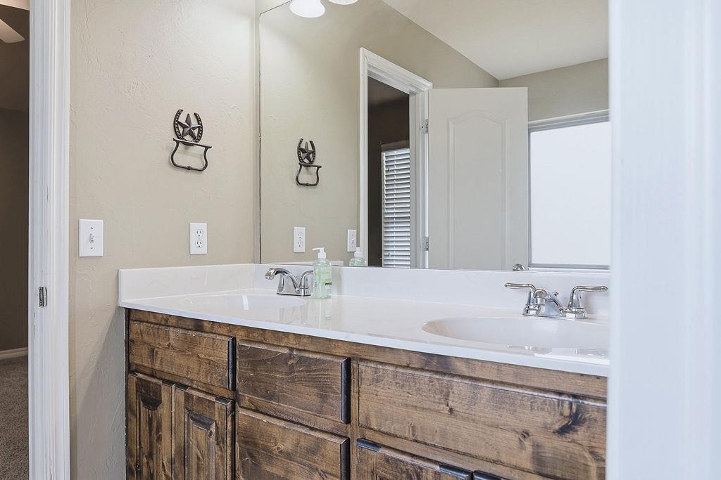 224 Comanche Property Photo 33