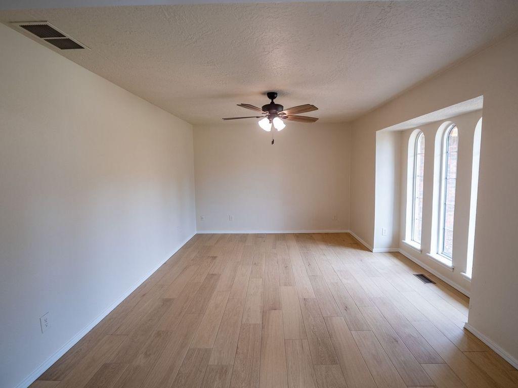 1238307 Property Photo 4
