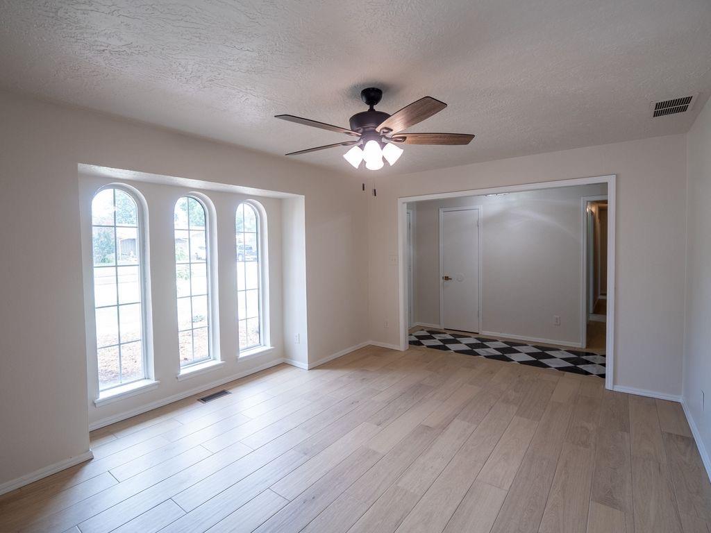 1238307 Property Photo 5