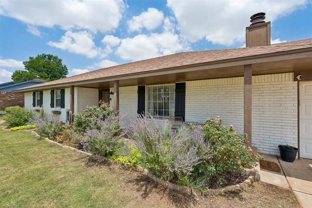 2111 Van Buren Avenue Property Photo 3