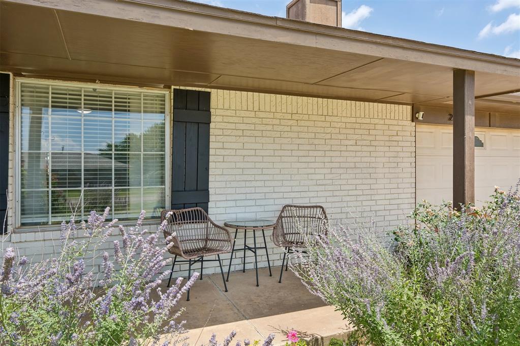 2111 Van Buren Avenue Property Photo 4