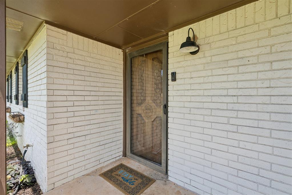 2111 Van Buren Avenue Property Photo 5
