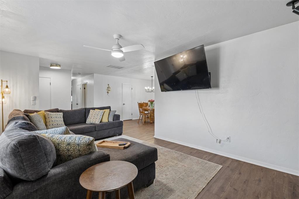 2111 Van Buren Avenue Property Photo 10