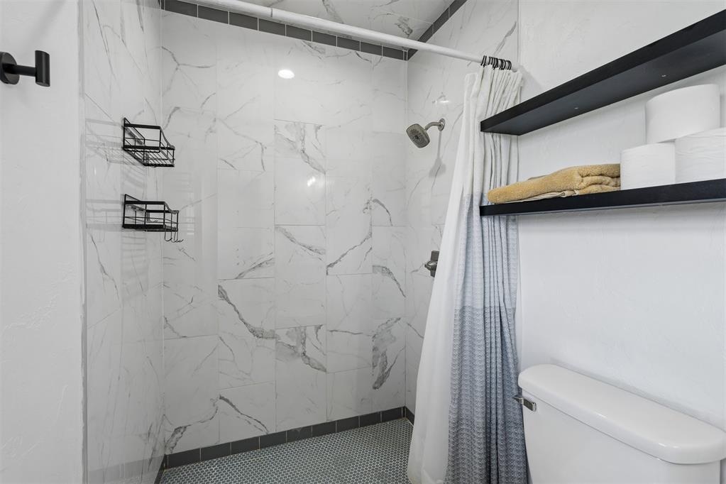 2111 Van Buren Avenue Property Photo 25