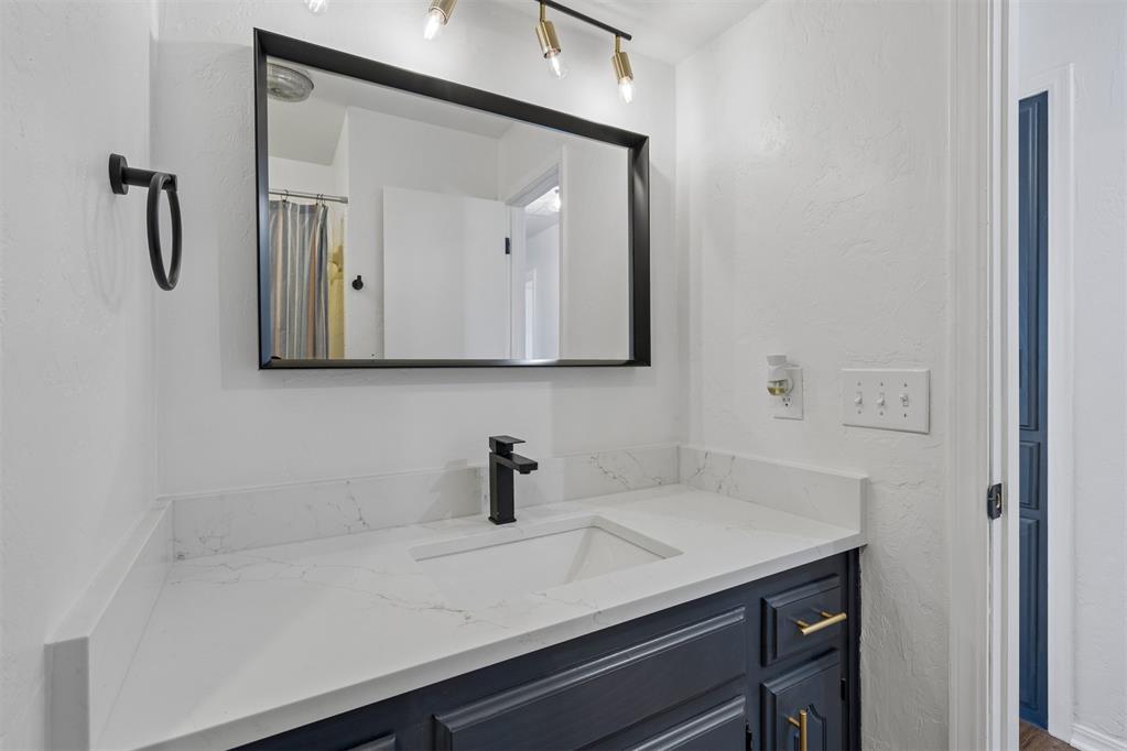 2111 Van Buren Avenue Property Photo 31