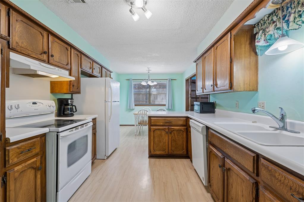 510 Leaning Elm Drive Property Photo 15