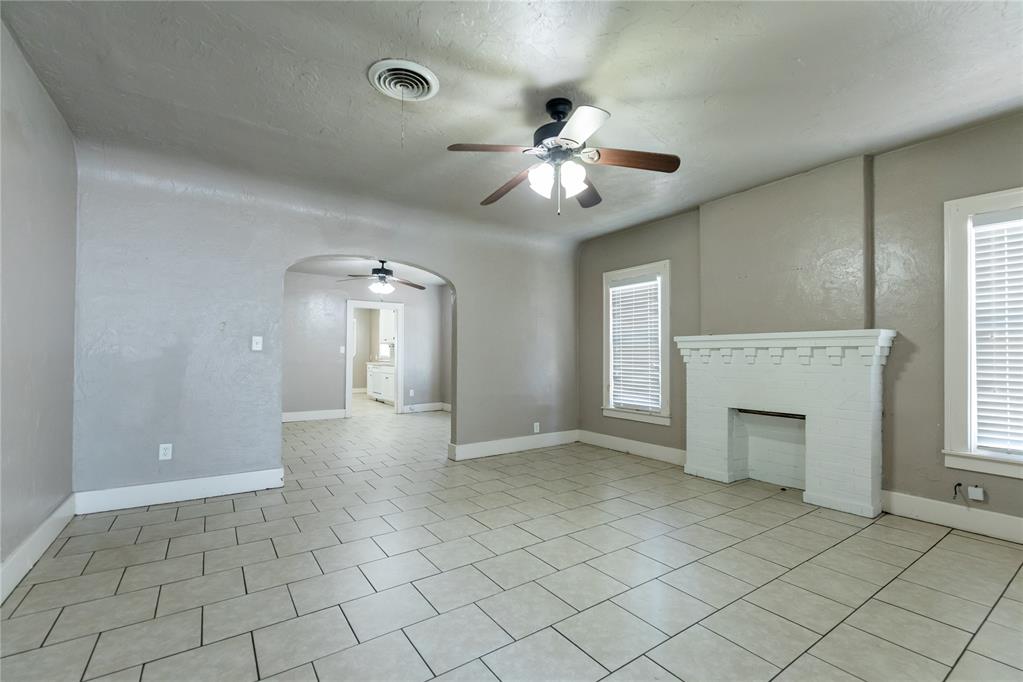 612 W 6th Street Property Photo 4