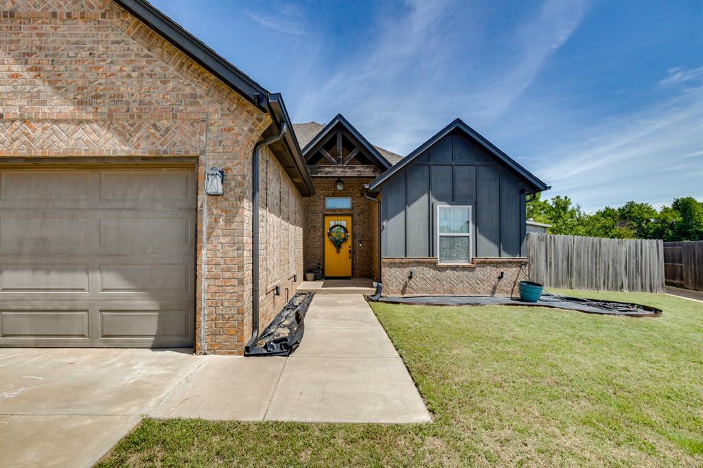 1711 W Blake Way Property Photo 2