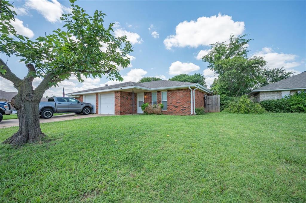 702 E Redbud Court 702 & 704 Property Photo 2