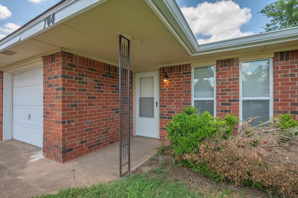 702 E Redbud Court 702 & 704 Property Photo 4
