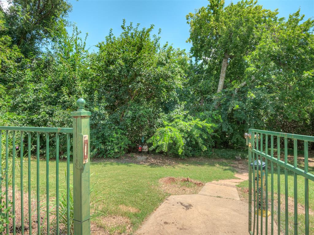 8024 Nw 100th Street Property Photo 45