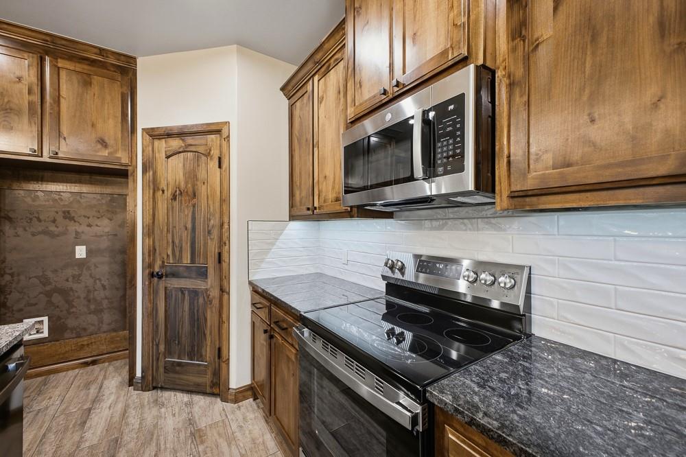 2413 Black Jack Court Property Photo 7