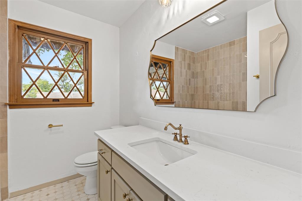 3016 Lakeside Drive Property Photo 13