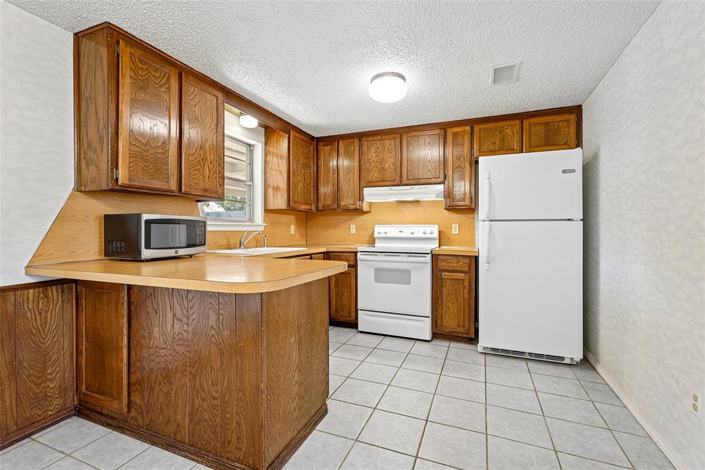 8404 S Brookline Avenue Property Photo 6