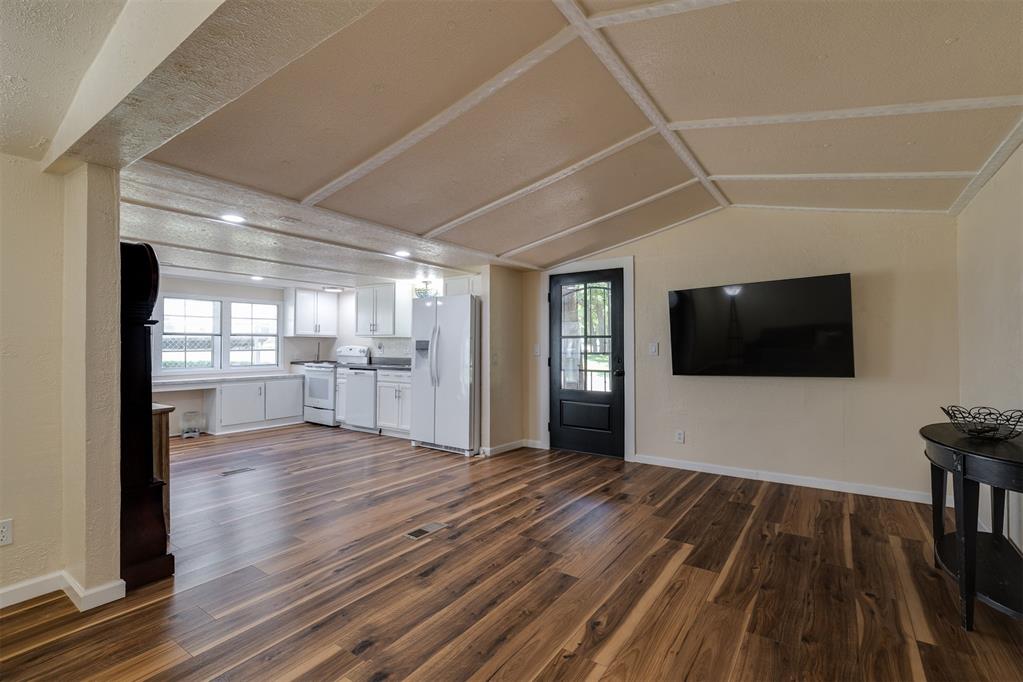 9209 Sleepy Hollow Drive Property Photo 8