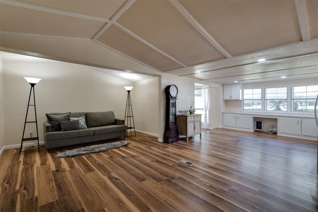 9209 Sleepy Hollow Drive Property Photo 19