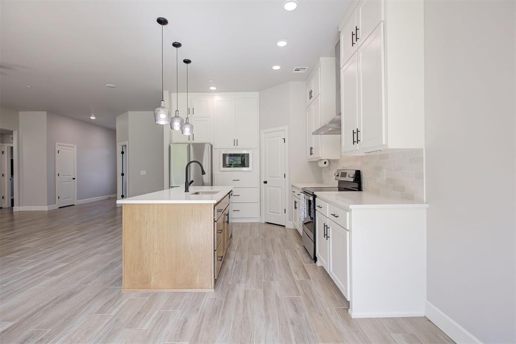 9500 Megans Way Property Photo 13