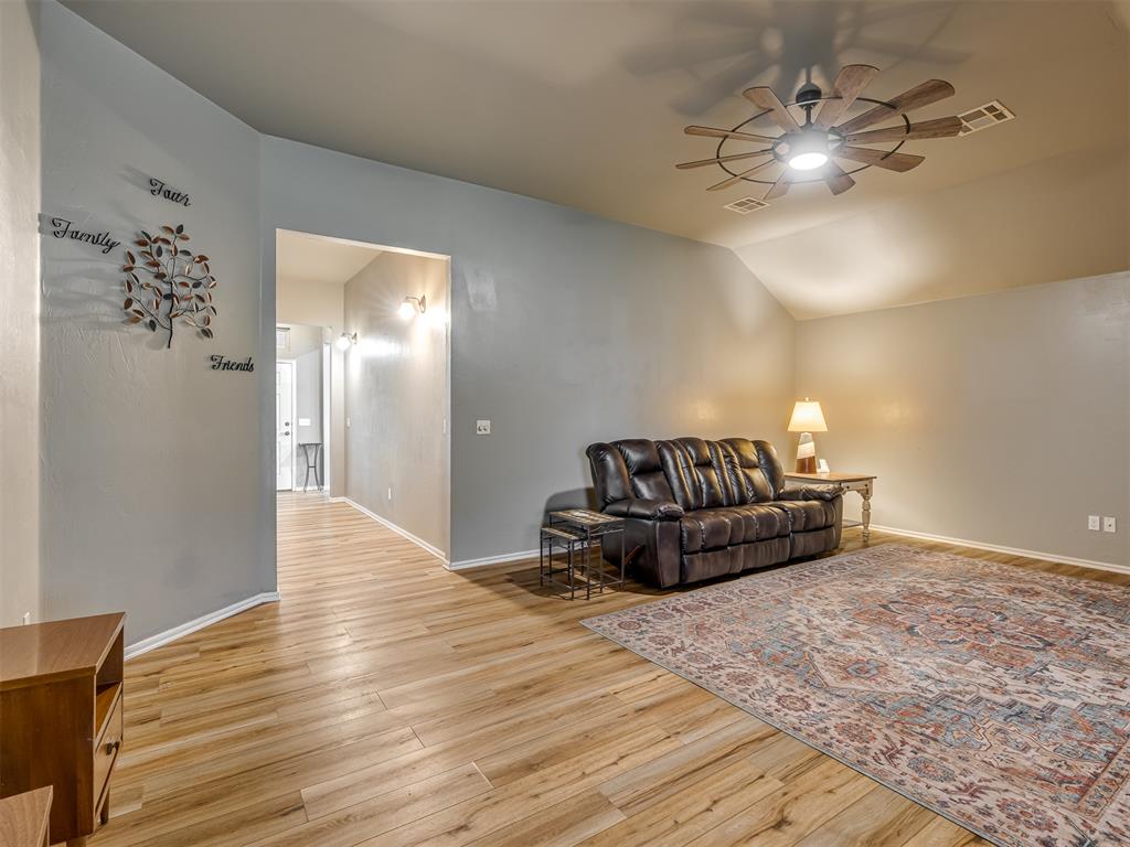 8128 N Kaden Road Property Photo 5