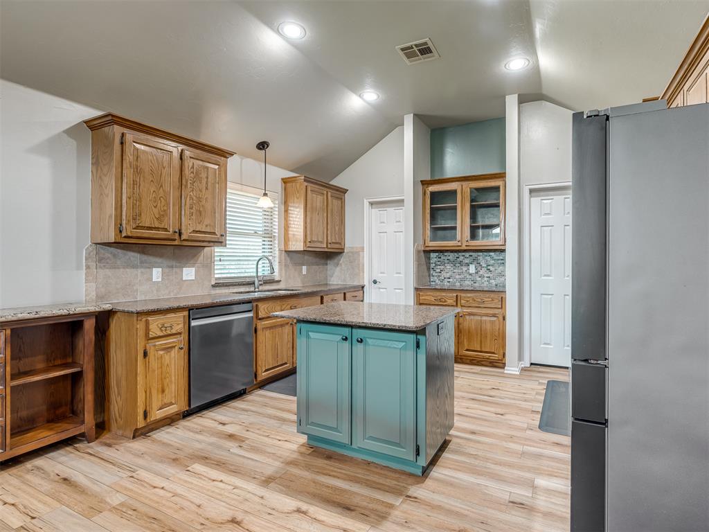 8128 N Kaden Road Property Photo 7