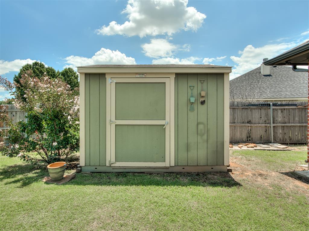 8128 N Kaden Road Property Photo 23