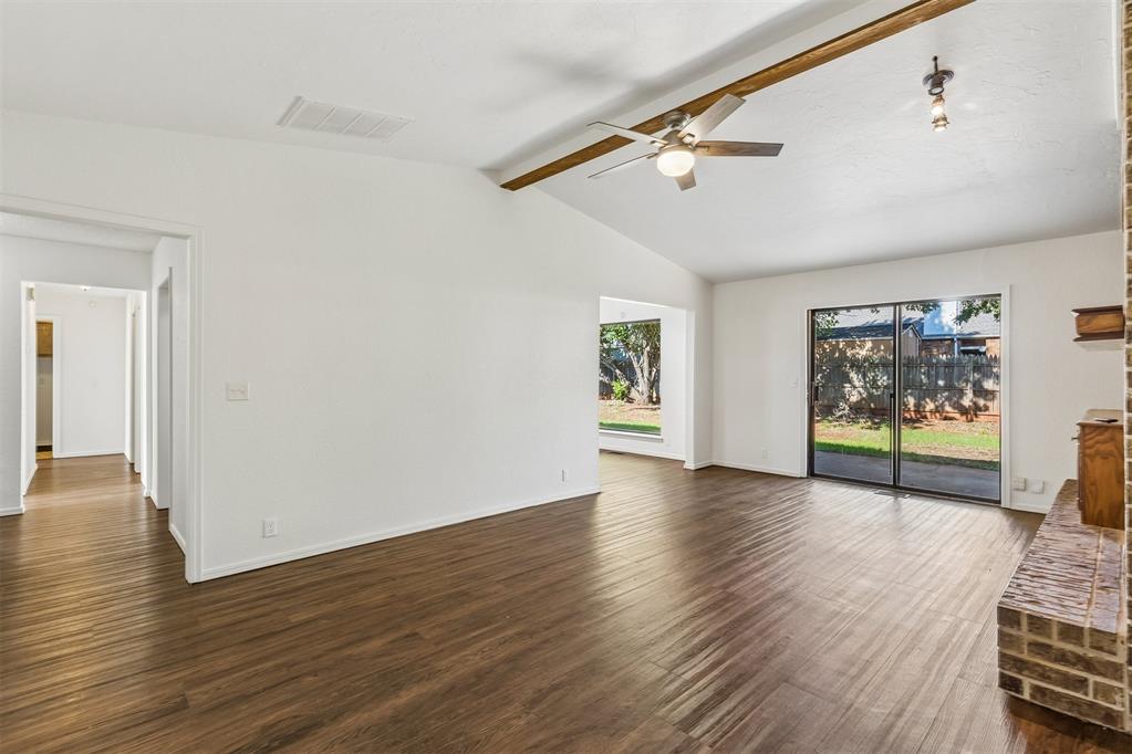 505 Crestview Property Photo 4