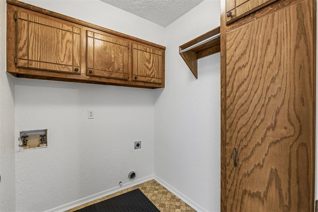 505 Crestview Property Photo 29