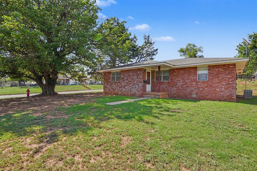 111 W Cedar Avenue Property Photo 2